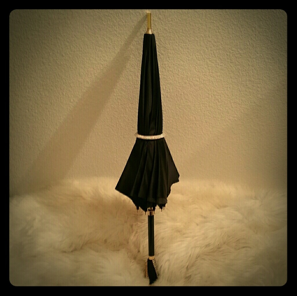 An umbrella so stunning you want it to rain!